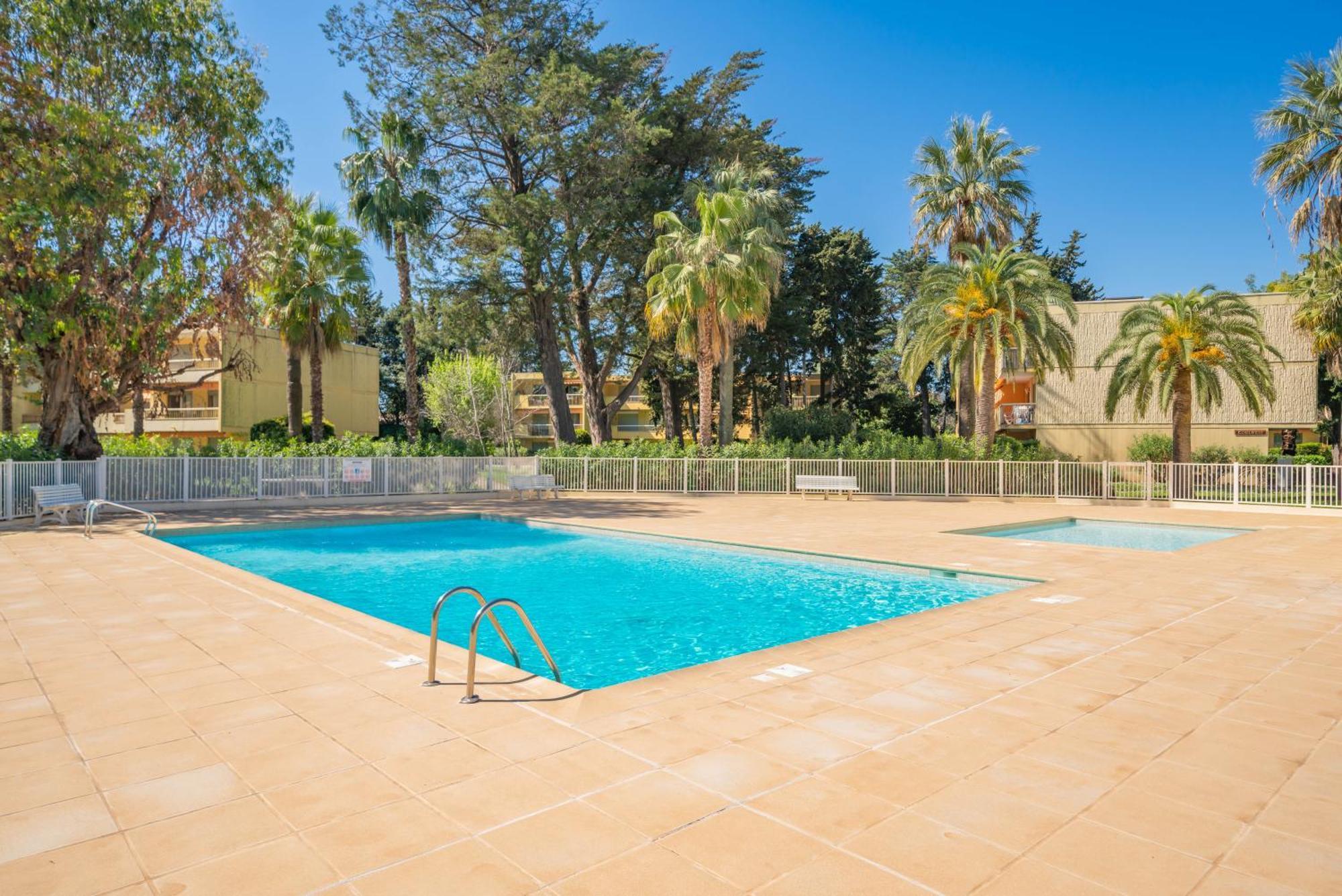 Spacious Apartment At A 5 Min Walk From The Beach Antibes Exterior photo